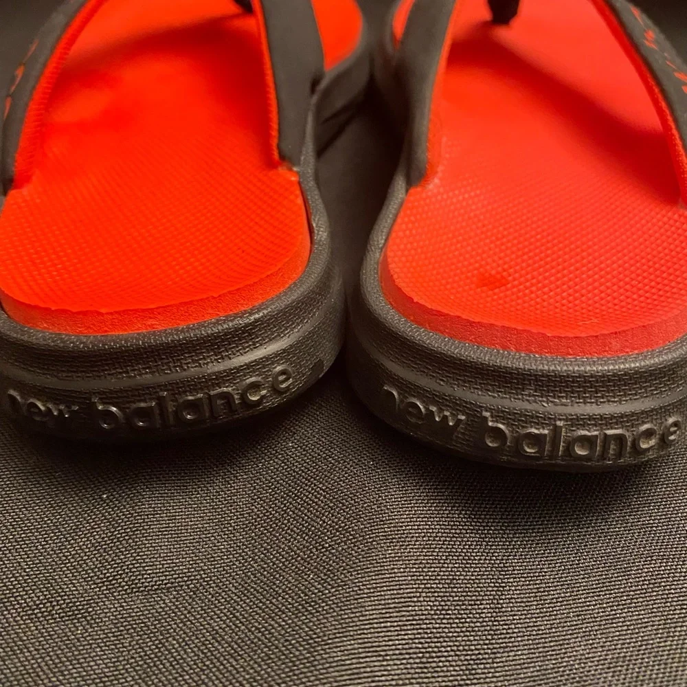 New Balance-Youth Flop flops-Size:11, Pre-Owned good‎ condition. Red/Black